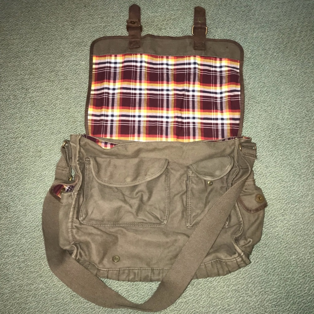 Aeropostale satchel bag (COVID FREE)